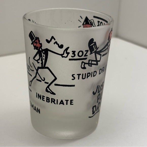 Funny vintage Federal Glass 4 ounce shot glass with painted characters - Picture 3 of 10